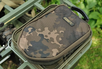 Korda Reuben Heaton Scale 54kg + Pouch Dark Kamo - description 05
