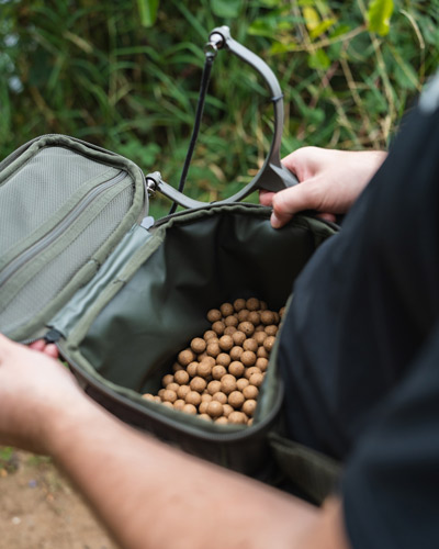 Banane d'Amorçage Nash Scope Baiting Pouch - description 04