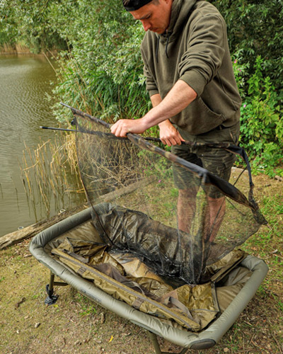 Epuisette Fox Lever-Lok Landing Net 42'' manche 2 parties - description 25